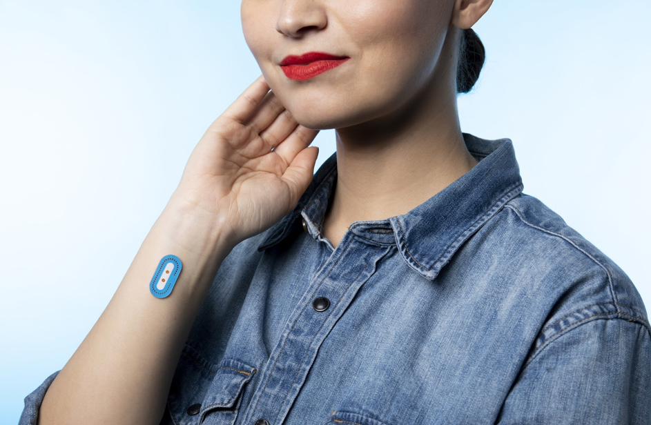 L'Oréal's wearable sensor that measures the skin's pH levels.
